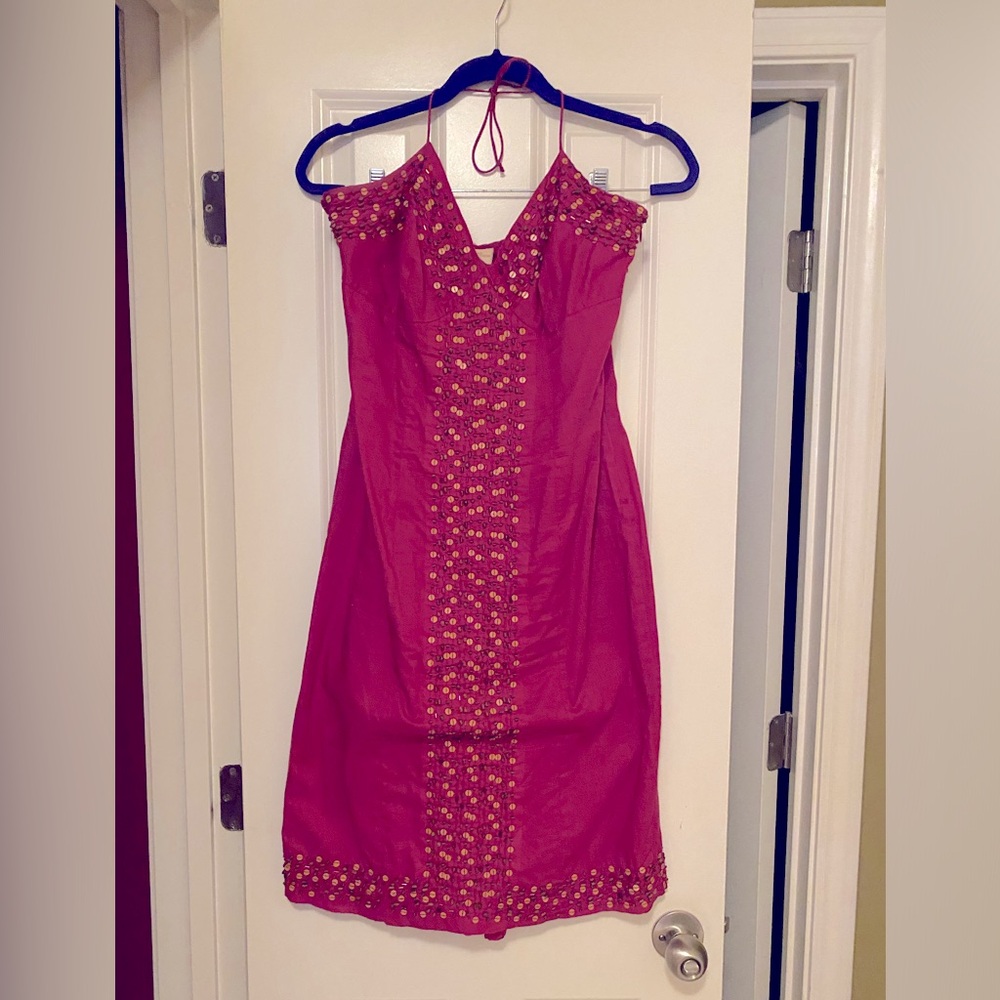 Beautiful dress with a beautiful tail in the back.